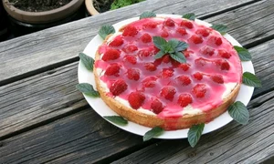 tarta cu capsuni si crema jpeg