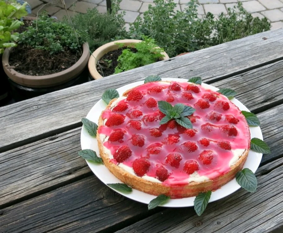 Tartă cu căpşuni şi cremă