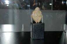 Venus de Piatra Neamț – Cea mai veche sculptură din piatră descoperită în România jpeg