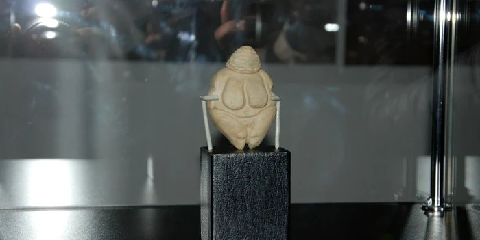Venus de Piatra Neamț, cea mai veche sculptură din piatră descoperită în România / foto: arhivă