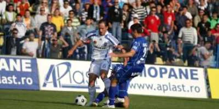 Craiova: Oltenii se luptă între ei pe stadionul „Ion Oblemenco“