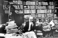 Paradoxul lui Mircea Eliade: de la corigentul miop la savantul excentric jpeg