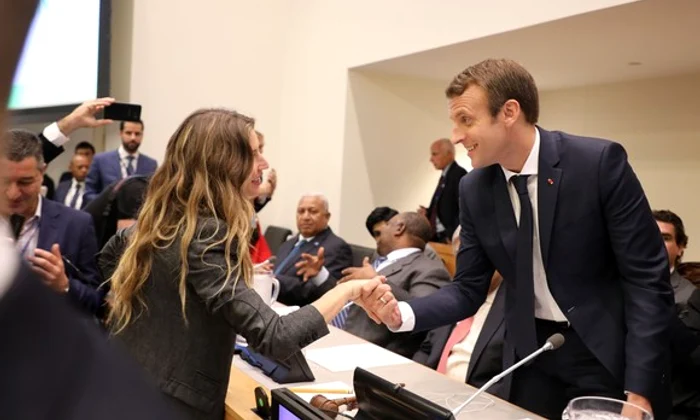 Emmanuel Macron shakes hands with Brazilian supermodel Gisele Bundchen   NYC jpeg