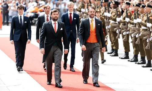 În față Prințul Sébastien și Prințul Felix, în spate Prințul Gabriel, Prințul Louis și Prințul Noah la Ziua Națională a Luxemburgului 2025  FOTO Marea Curte Ducală (7) jpg