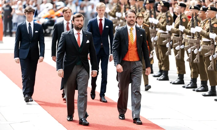 În față Prințul Sébastien și Prințul Felix, în spate Prințul Gabriel, Prințul Louis și Prințul Noah la Ziua Națională a Luxemburgului 2025  FOTO Marea Curte Ducală (7) jpg
