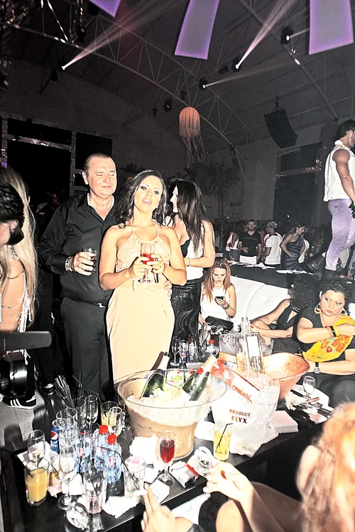 Petrecerea dată într-un club de fiţe din Mamaia, de ziua Mădălinei, l-a costat pe Rădoi alţi 35.000 de dolari