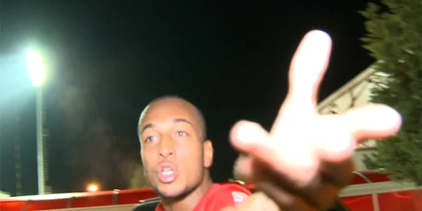 joel thomas agreseaza un cameraman Foto captura Digi Sport