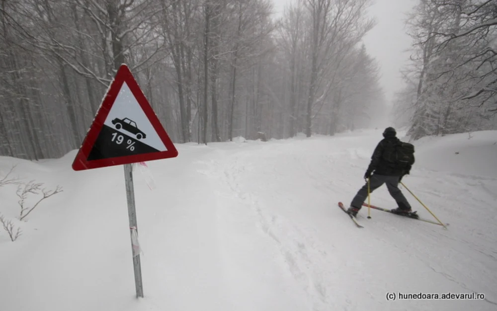 Ninsorile scot la iveală problemele din stațiuni. Primar: „La omul sărac, nici boii nu trag”