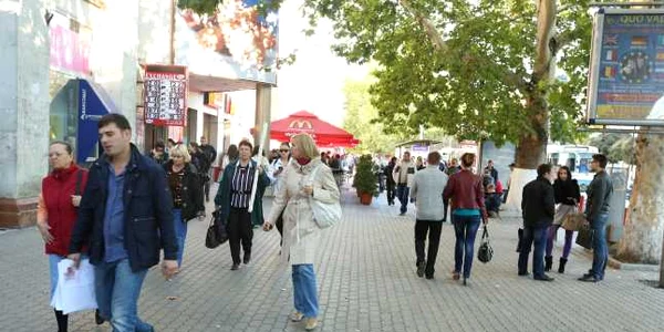57% din moldoveni nu sunt mulţumiţi de felul în care trăiesc 