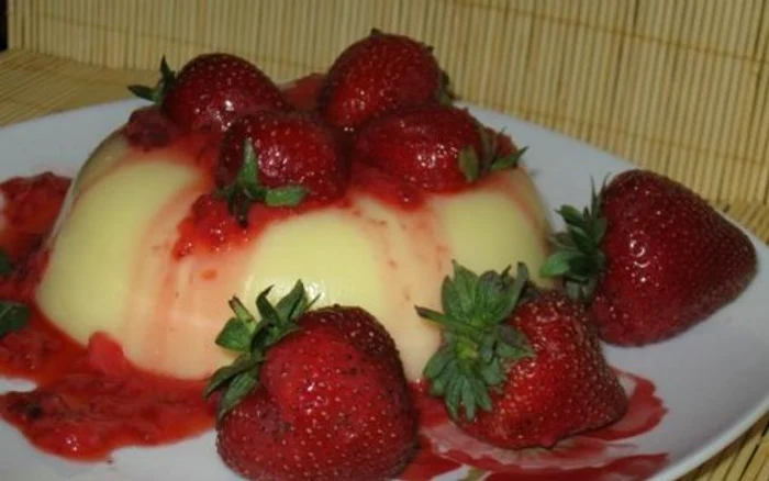 
    Budincă de căpșuni  