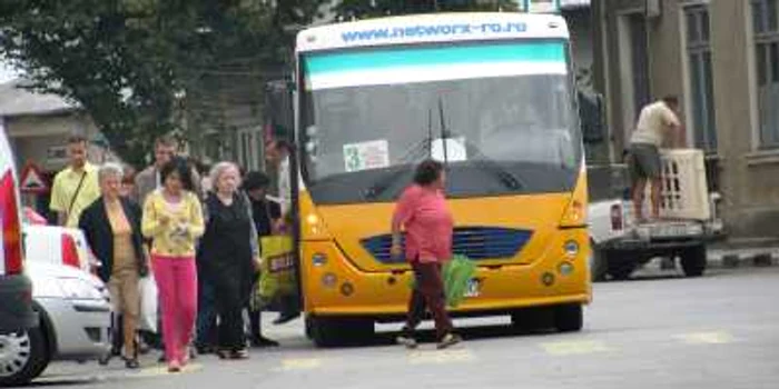 Unul dintre cele cinci autobuze marca "Autosan" care rulează în municipiu