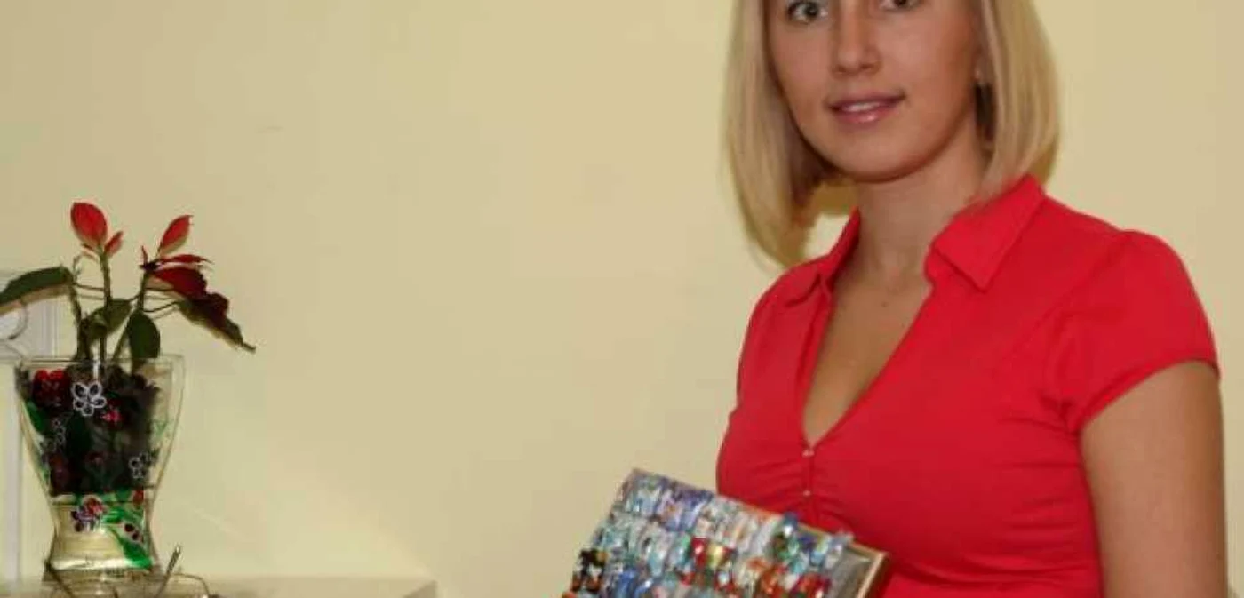 Braşov: Iryna adoră să picteze unghiile braşovencelor