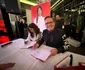 Raoul în postura de scriitor, aseară, la lansarea cărții "Un singur adevăr"