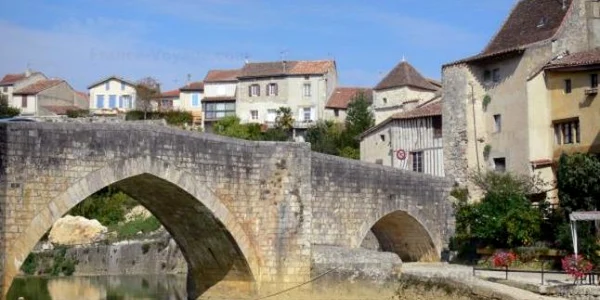 Comuna Nerac FOTO France Voyage