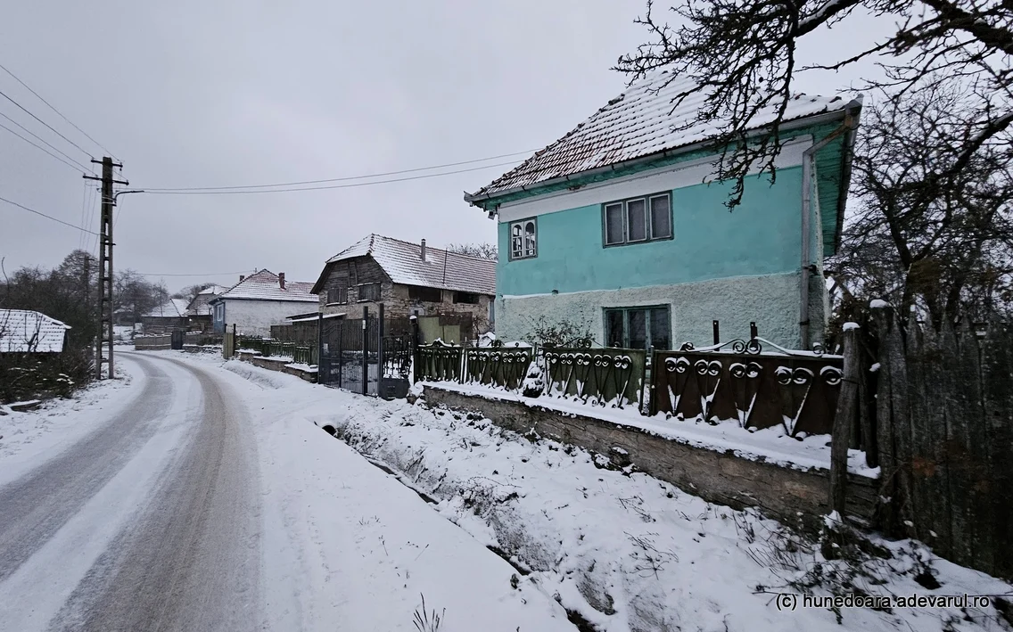 Satul Cerbăl din Hunedoara  Iarna  Foto Daniel Guță (54) jpg