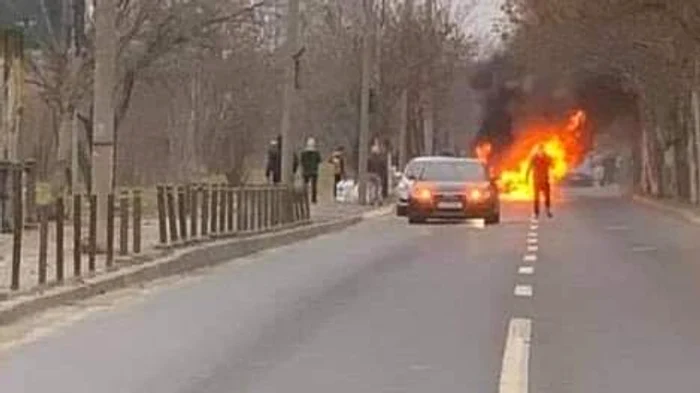 Mașina a luat foc în mers, în sectorul 3 al Capitalei