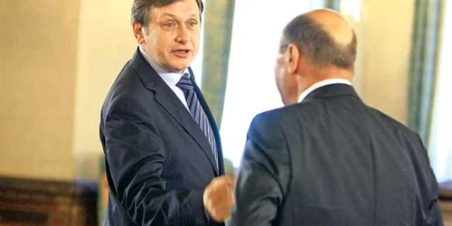 Crin Antonescu şi Traian Băsescu s-au acuzat, reciproc, de corupţie 