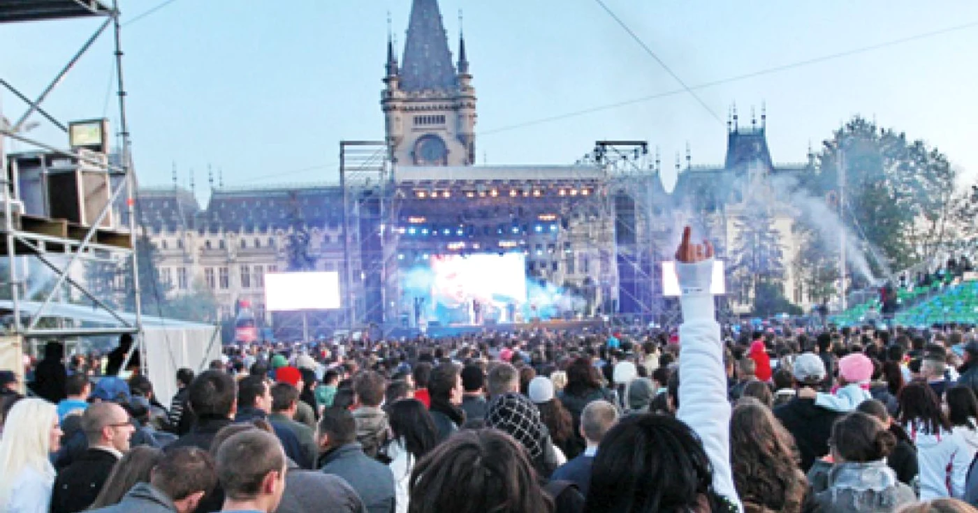 În fiecare an, mii de ieşeni participă la concertul organizat de Sărbătorile Iaşiului