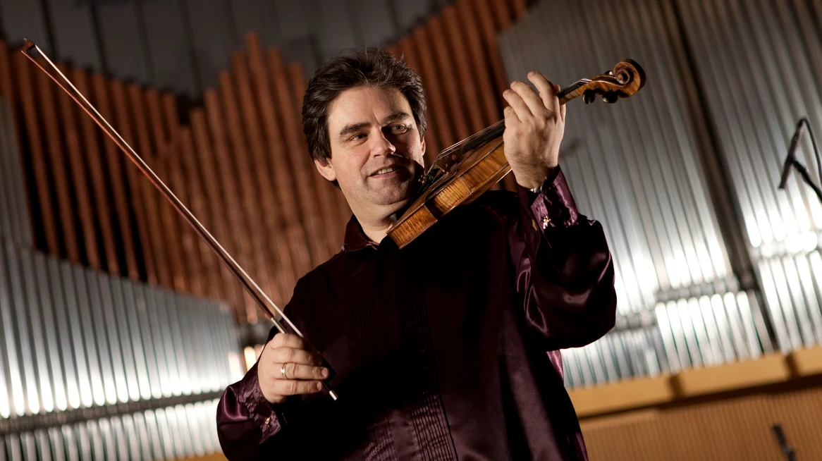 Violonistul Gabriel Croitoru începe turneul Vioara lui Enescu la sate 