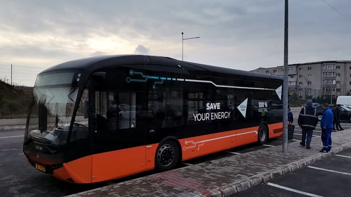 Un autobuz de prezentare a fost adus marţi, 23 noiembrie 2021, la Slatina FOTO: Alina Mitran