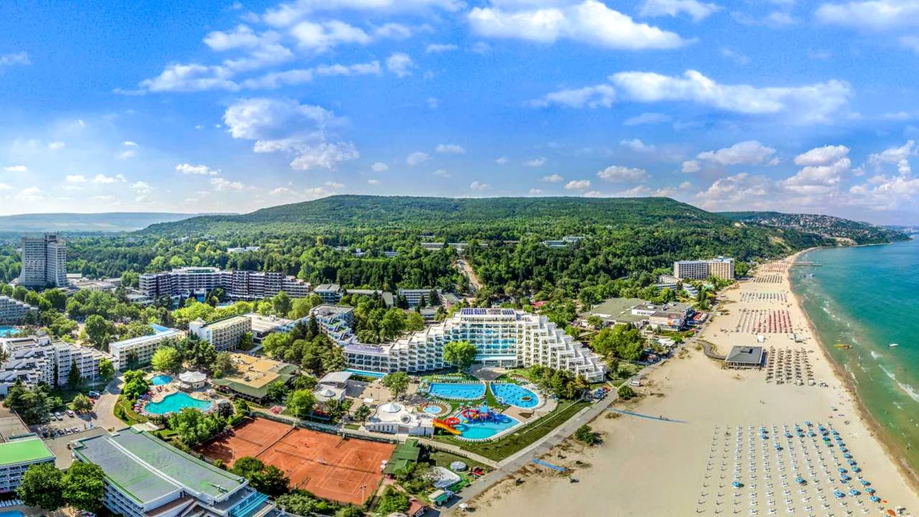 Panoramă aeriană asupra Albenei