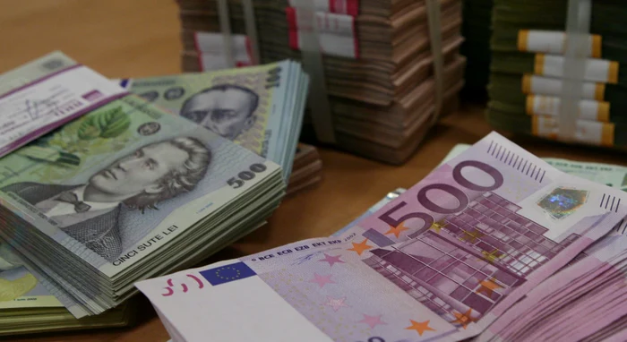 Procurorii au găsit o avere în urma percheziţiilor la domiciliul şi la biroul medicului