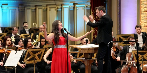 Paula Seling cantareata