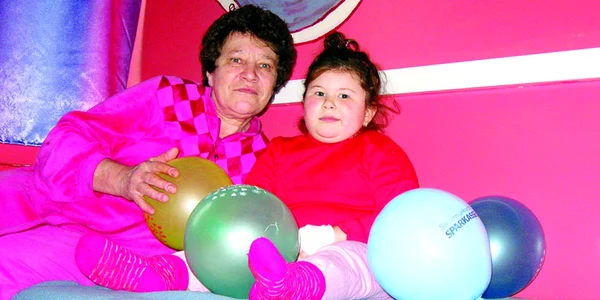 Ileana Braşovean şi nepoata ei Daniela sunt încântate de iniţiativa de la Pediatrie
