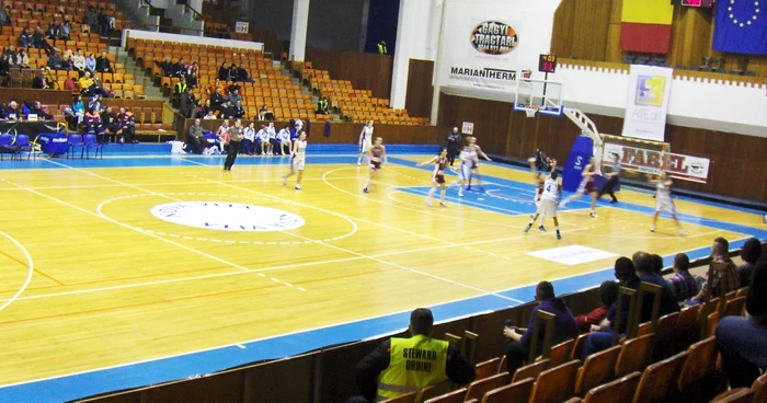 Nova Vita câștigă în Sala Sporturilor