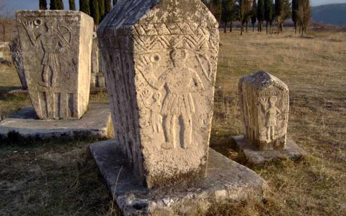 Monumente funerare bogomile în Banatul sârbesc FOTO Ioan Oţa
