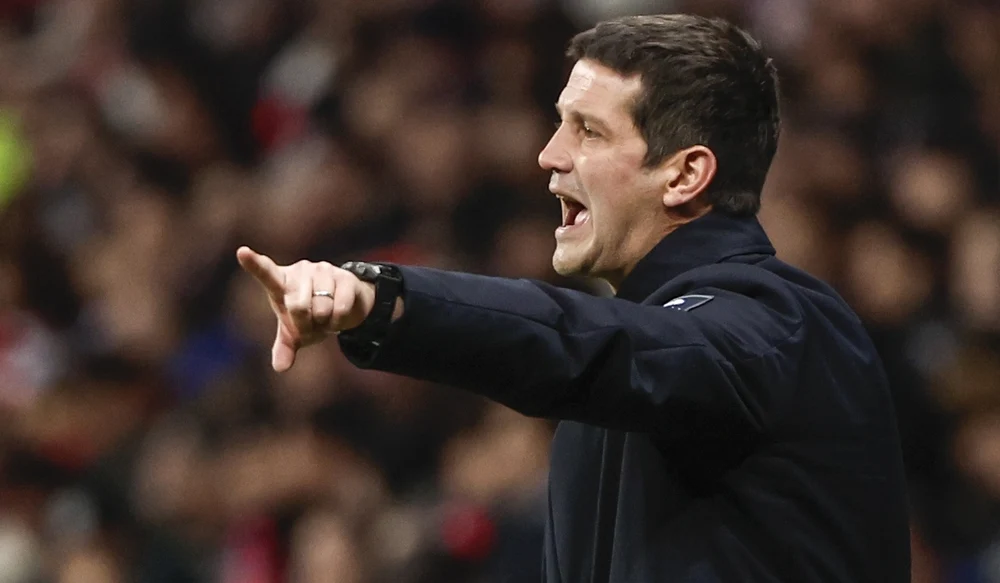 Un „Balon de Aur” a intrat în corul lăudătorilor lui Chivu. Un coleg român îl trage însă de urechi