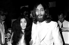 Fotografii dispărute de la nunta secretă a lui John Lennon cu Yoko Ono au fost descoperite după 40 de ani: cuplul, surprins în momente intime FOTO jpeg