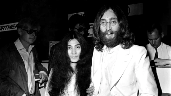 Fotografii dispărute de la nunta secretă a lui John Lennon cu Yoko Ono au fost descoperite după 40 de ani: cuplul, surprins în momente intime FOTO jpeg