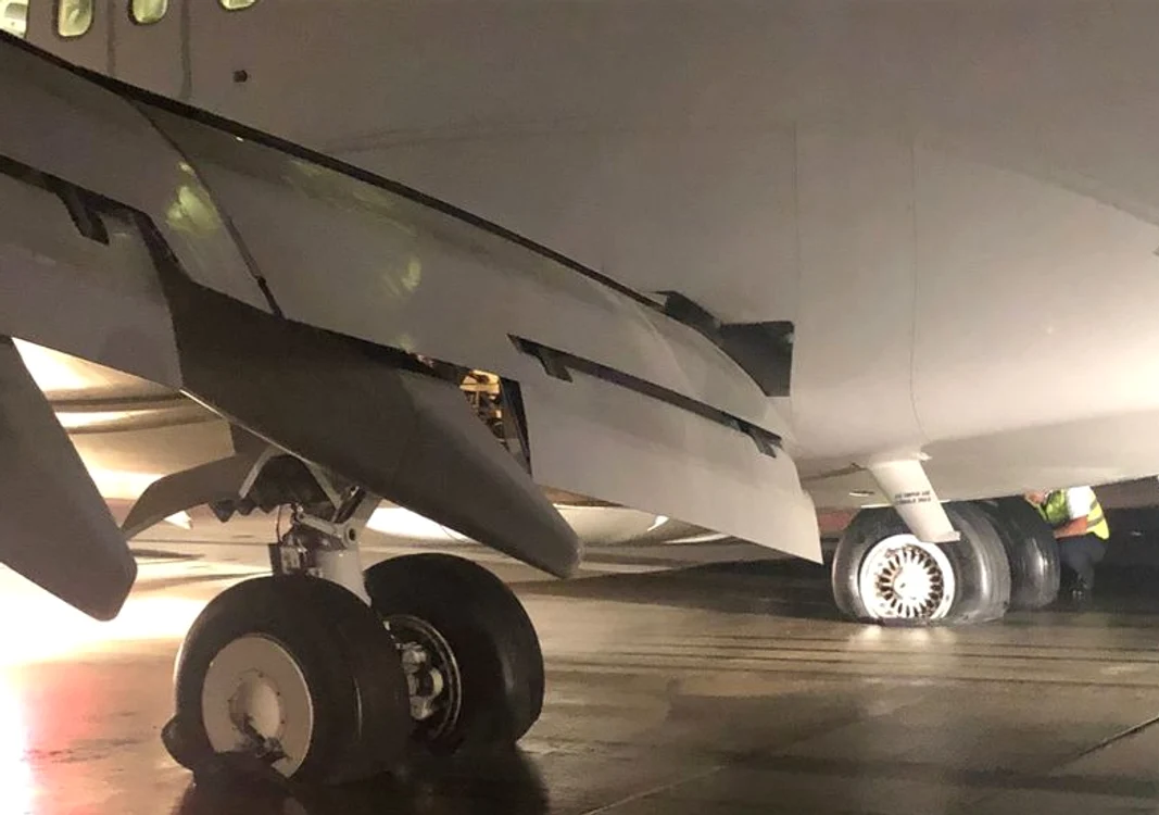 Un avion Fly Egypt care venea de la Hurghada a aterizat la Cluj-Napoca având un incendiu la trenul de aterizareFoto: ISU Cluj