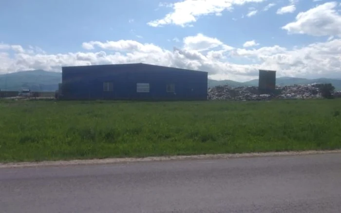 Gunoaiele stau lângă centrul actual de management al deşeurilor de la Prejmer şi localnicii au refuzat construirea unuia mult mai mare FOTO Ioan Buciumar