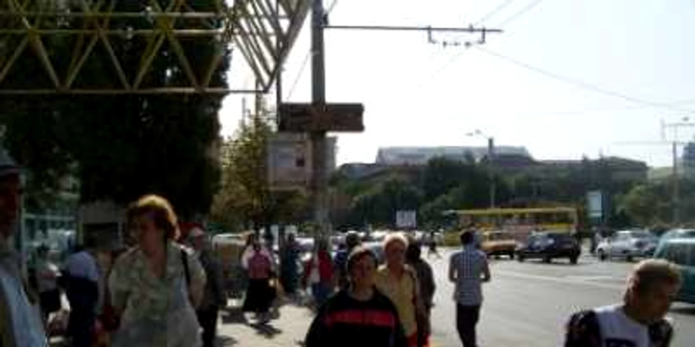 Ploieşti: Panouri defecte în staţiile RATP