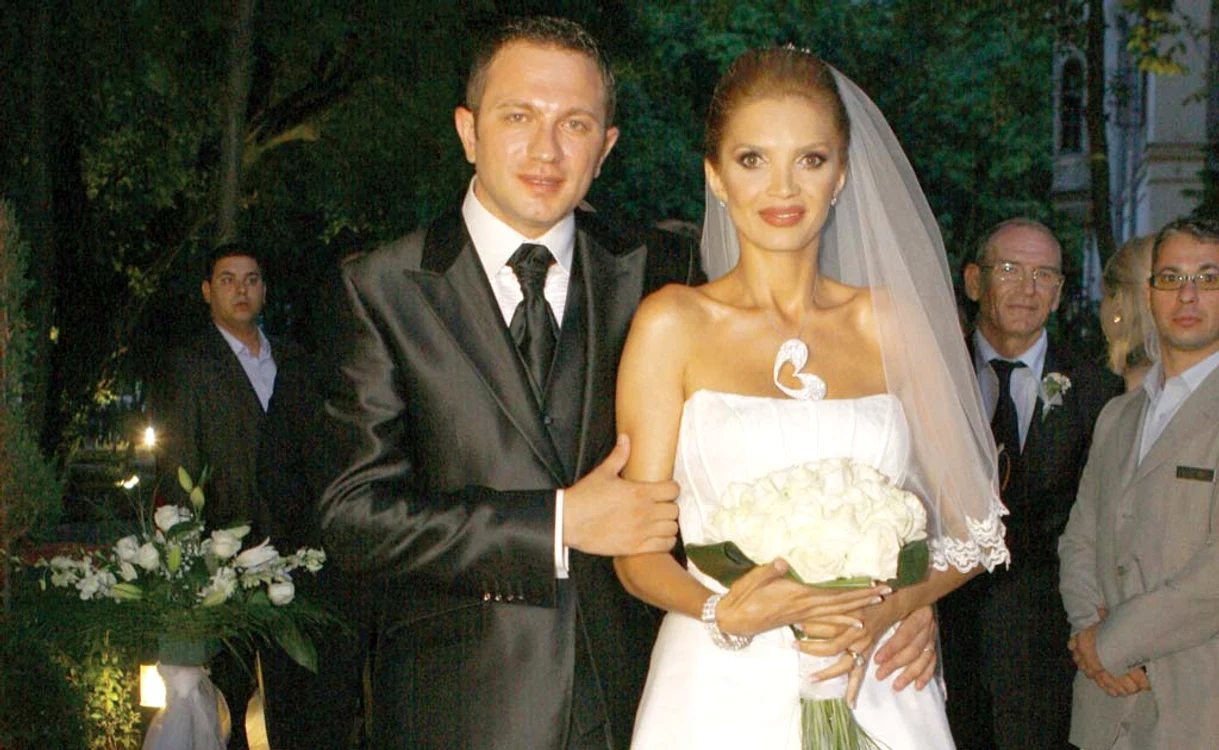 Cristina Spătar şi Alin Ionescu s-au căsătorit în 2007, iar nunta a fost evenimentul anului. Cei doi au împreună doi copii, pe Albert (6 ani) şi Aida (4 ani), veniţi pe lume după lungi tratamente de fertilizare.