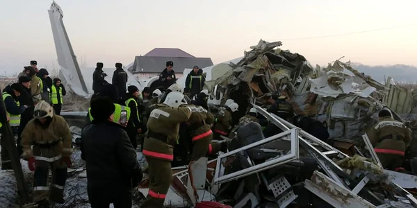 Avion cu 100 de persoane la bord prăbuşit în Kazahstan lângă aerportul Almaty FOTO Profimedia