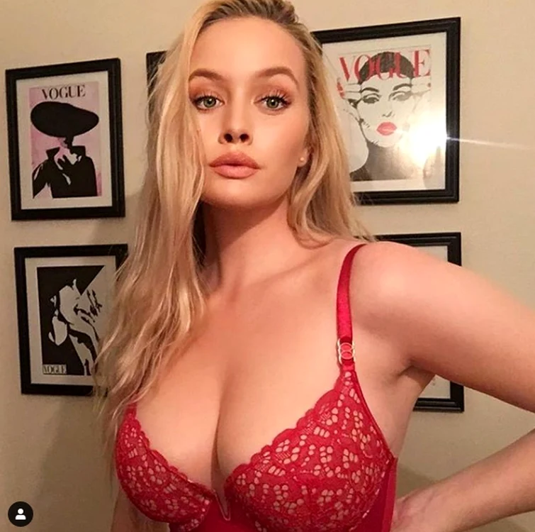 
    Simone Holtznagel are sânii naturaliFoto: Instagram  