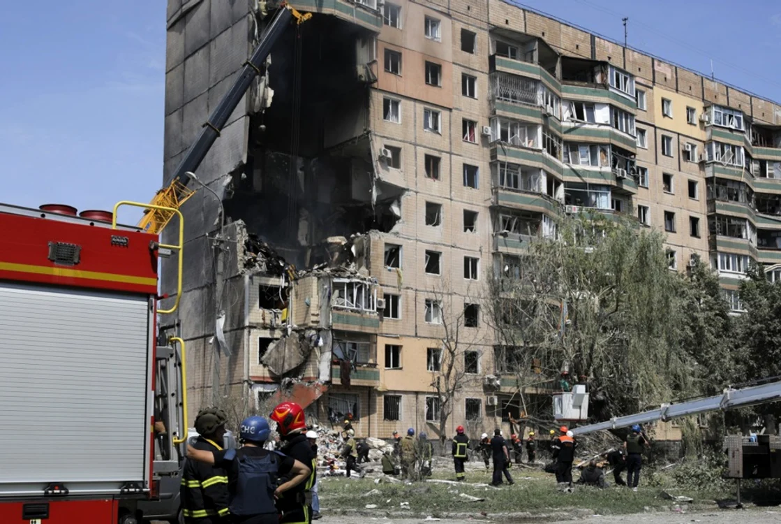 O rachetă rusească a lovit un bloc cu nouă etaje din orașul Krivoi Rog FOTO EPA-EFE