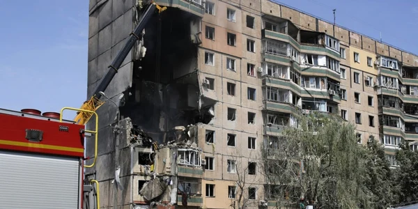 O rachetă rusească a lovit un bloc cu nouă etaje din orașul Krivoi Rog FOTO EPA-EFE