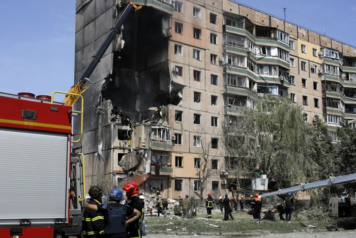 O rachetă rusească a lovit un bloc cu nouă etaje din orașul Krivoi Rog FOTO EPA-EFE
