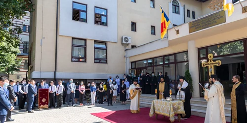8FVLsnwd Seminarul Teologic Ortodox din Bucuresti Foto Site ul institutiei jpg