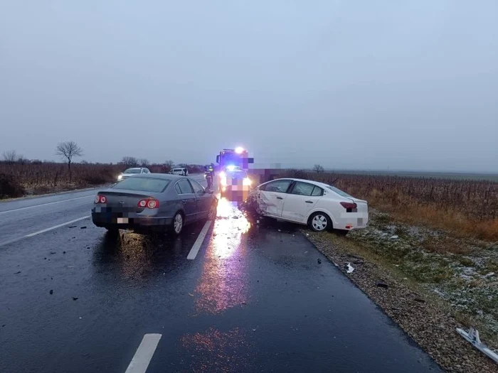 Una dintre mașini a intrat pe contrasens FOTO Monitorul de Vrancea