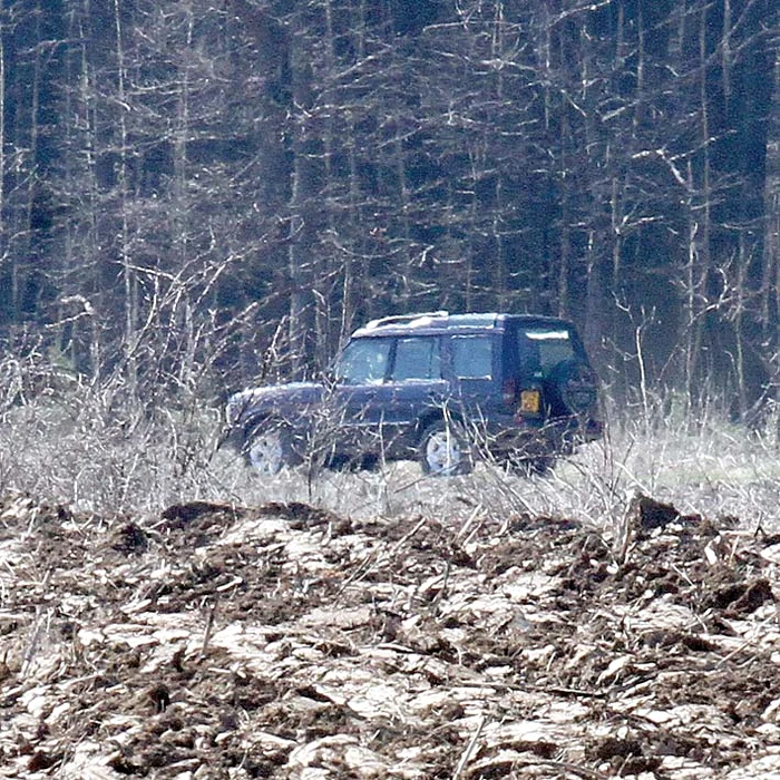 Apoi e preluată de  un vehicul de teren