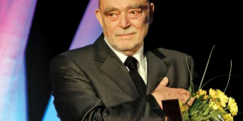 VIDEO La mulţi ani, maestre Mircea Albulescu!