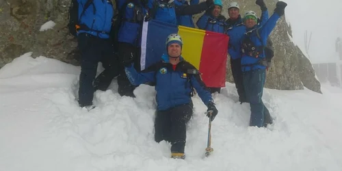 jandarmi montani drapel vf omu foto jandarmeria româna