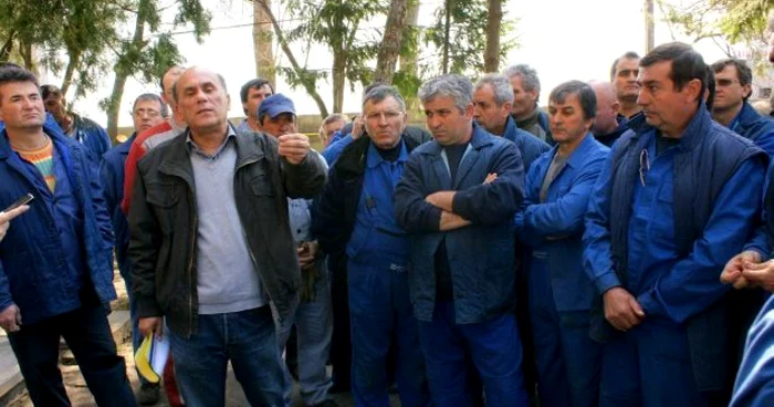Angajaţii de la fabrica de avioane nu şi-au mai primit salariul de aproximativ un an