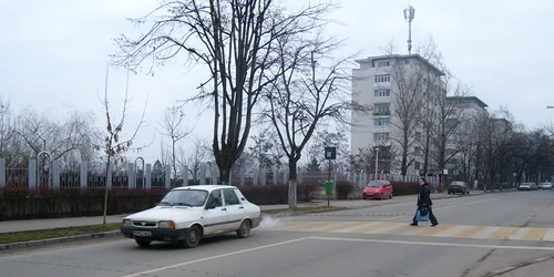 De pe strada Andrei Muresanu lipseste un relantisor, in dreptul trecerii de pietoni de langa biserica