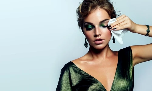 Ce se intampla daca porti machiaj zilnic  Sursa imagine shutterstock 1121363975 jpg